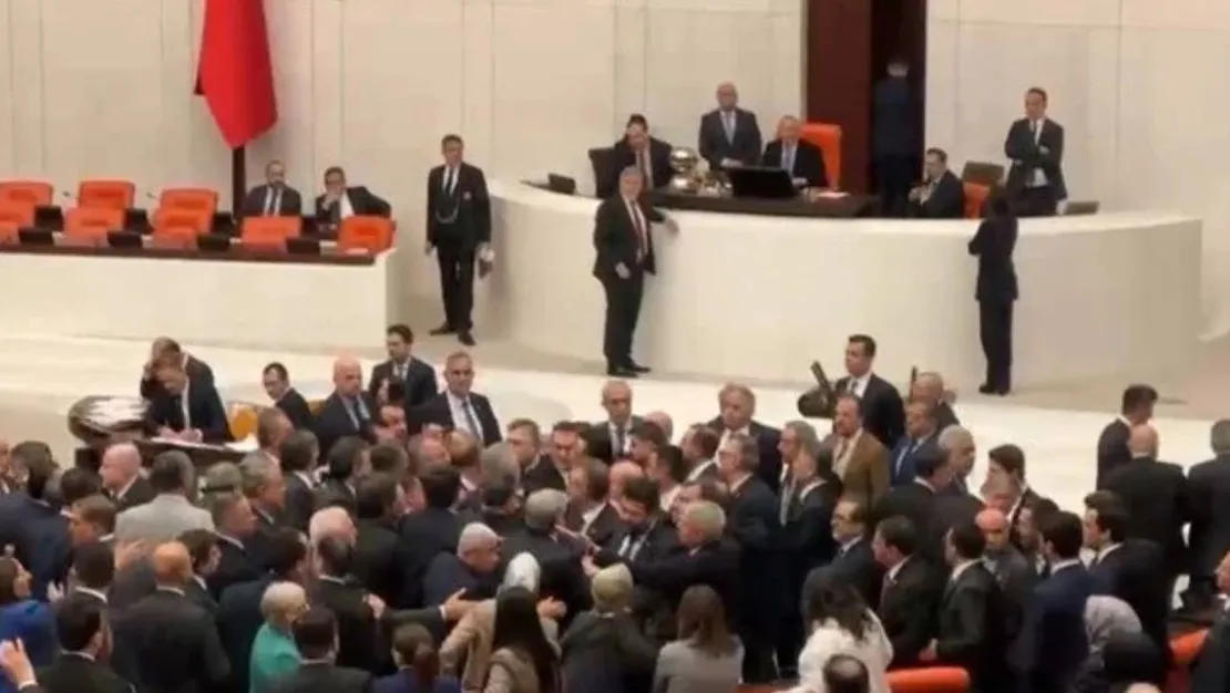 mecliste-kavga-emekli-ikramiyesini-aksatti