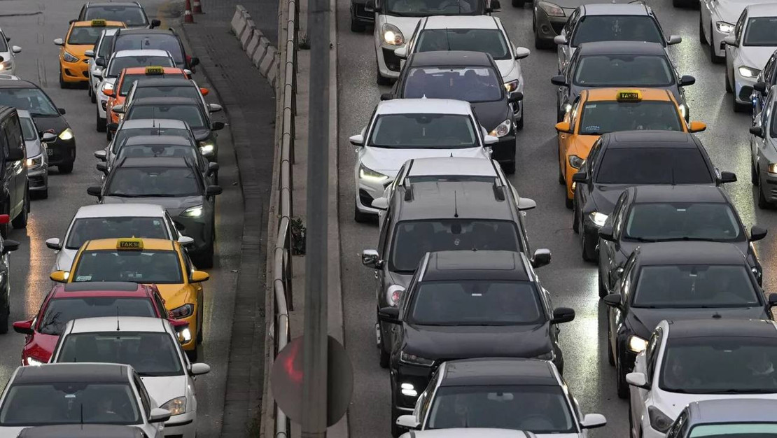 ankara-da-avm-yogunlugu-trafigi-kilitledi