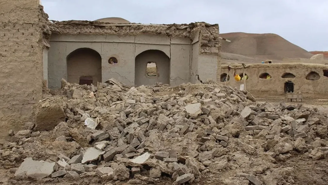 afganistan-da-deprem-olu-sayisi-1124