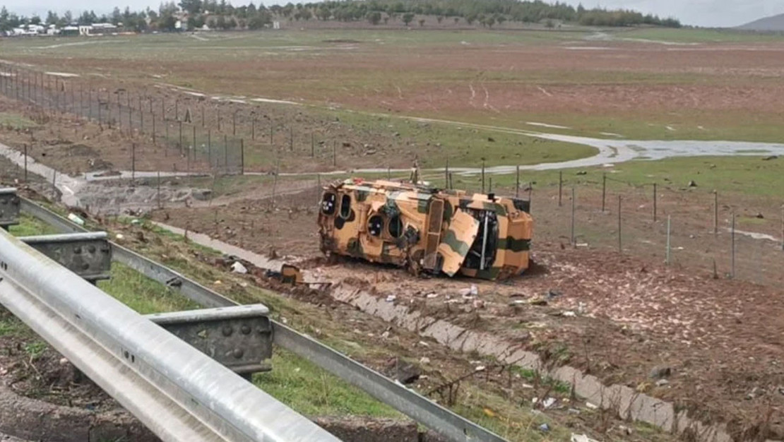 askeri-arac-sarampole-uctu-10-asker-yarali