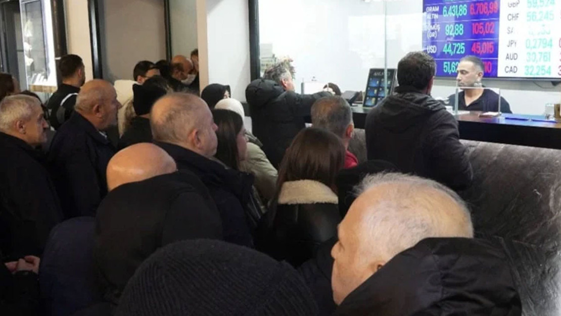 yatirimcilar-altin-icin-kuyrukta-bekliyor