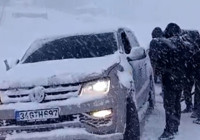 tipi-nedeniyla-yollar-kapandi-araclar-mahsur-kaldi