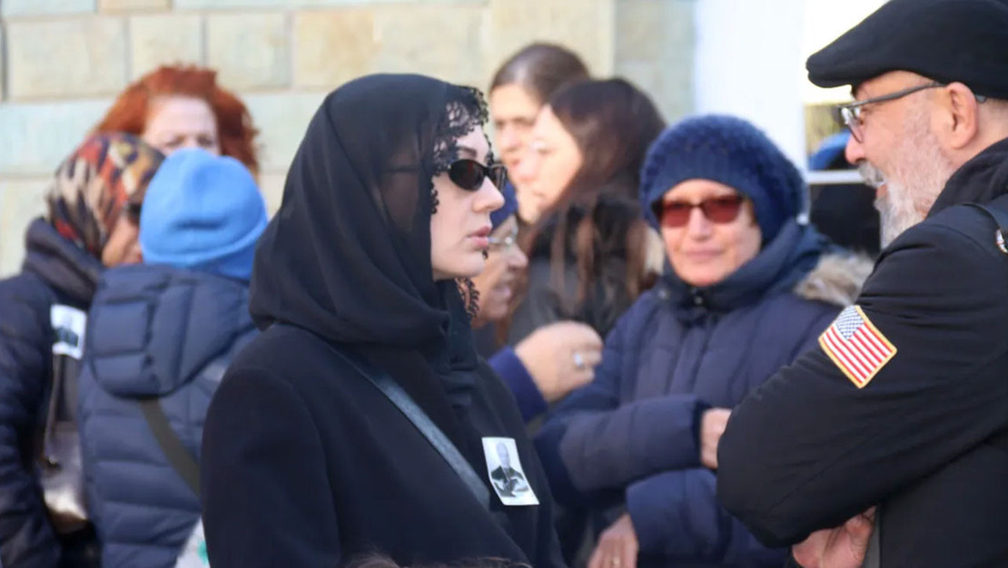 burcu-ozberk-icin-aci-kaybin-toreni