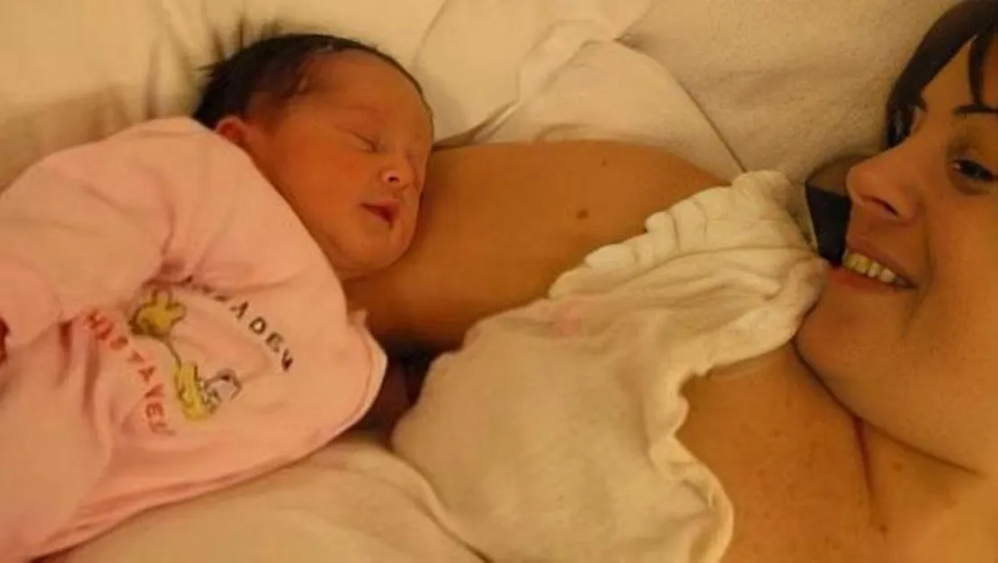 sevinc-erbulak-kizi-icin-kutlama-yapti