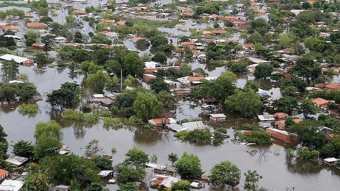 kolombiya-da-sel-ve-toprak-kaymasi-5-kisi-kaybetti