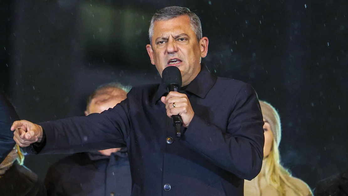 chp-genel-baskani-ozgur-ozel-den-sert-mahkeme-salonu-aciklamasi