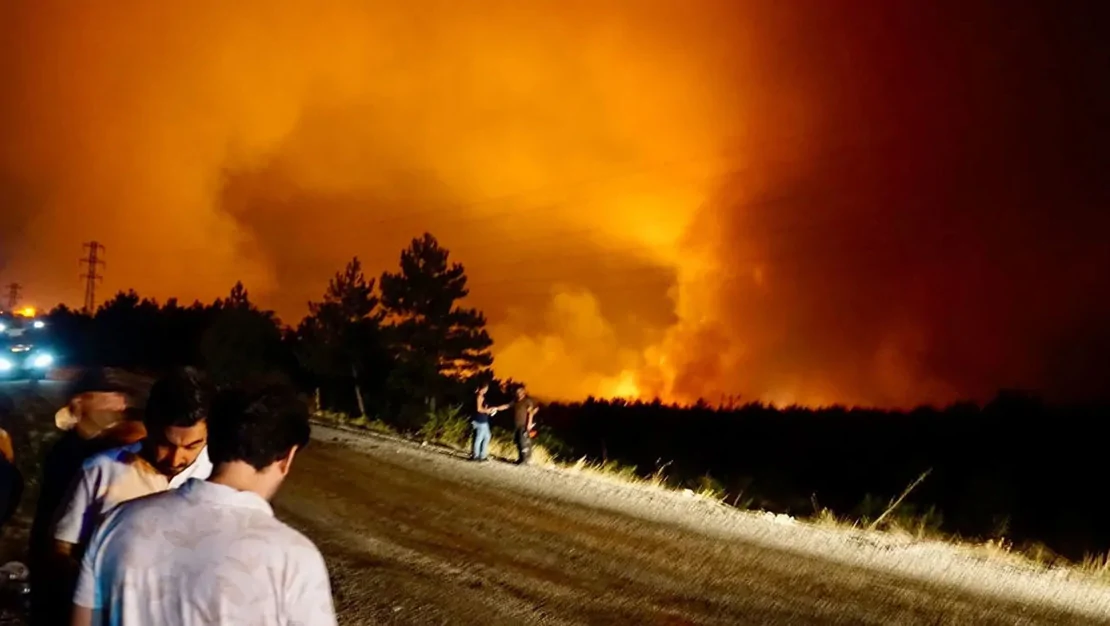 kahyalardaki-yangin-nedeniyle-koy-tahliye-edildi