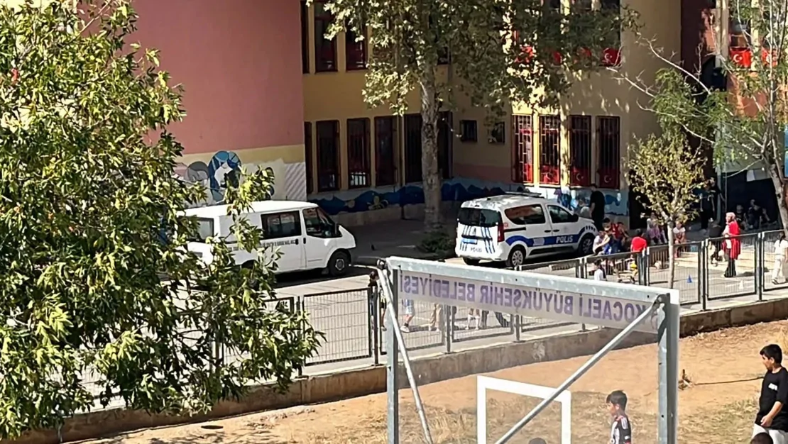 kocaeli-de-ekler-yiyen-5-ogrenci-hastaneye-kaldirildi