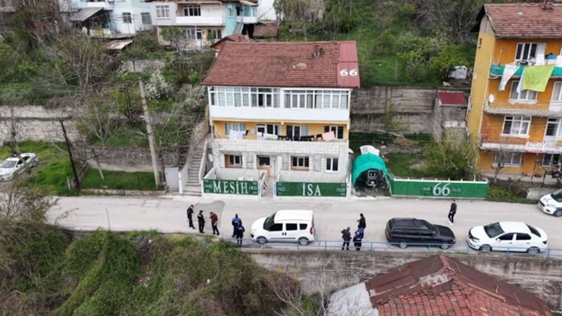 karabuk-te-mesihlik-iddiasi-olayi-evin-catisina-yazilar-yazildi