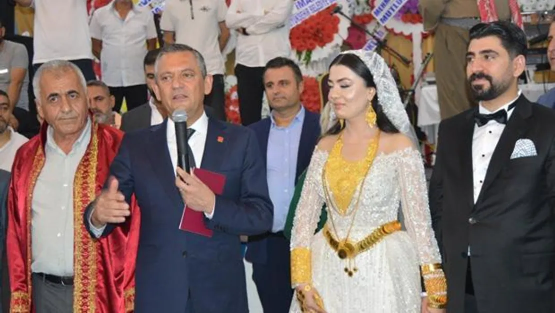 chp-genel-baskani-ozgur-ozel-dugunde-nikah-sahidi