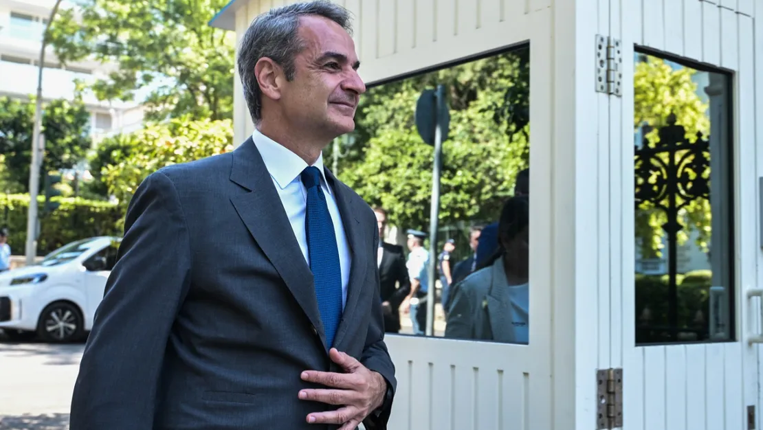 yunanistan-basbakani-micotakis-e-supheli-zarf