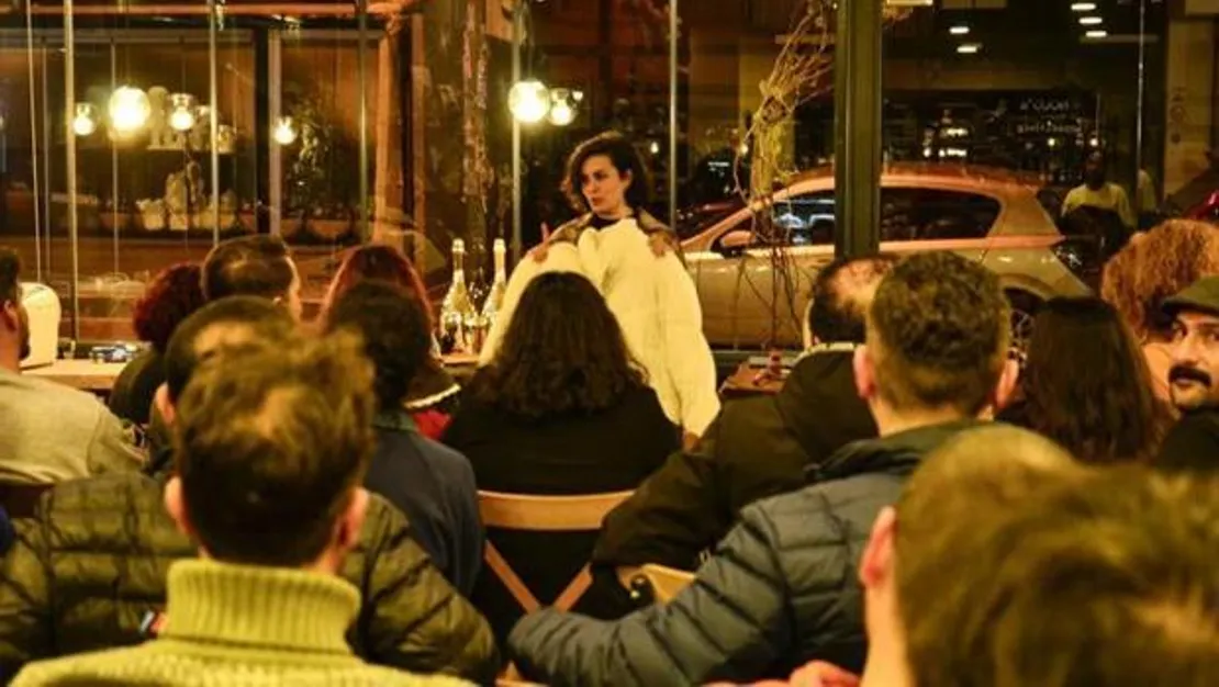 eski-sevgili-hediyeleri-acik-artirmada-satildi