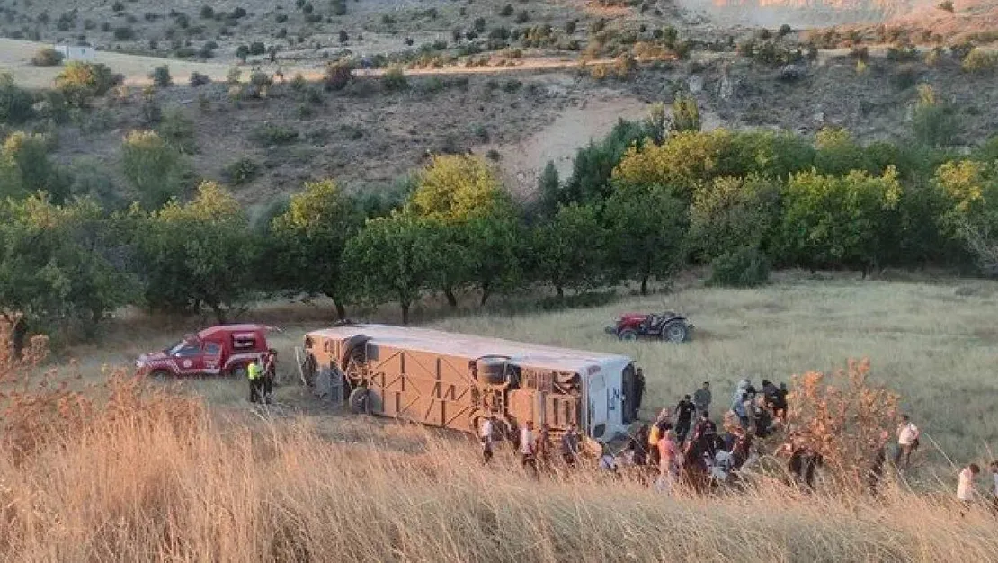 bodrum-dan-van-a-giden-yolcu-otobusu-sarampole-devrildi-22-yarali