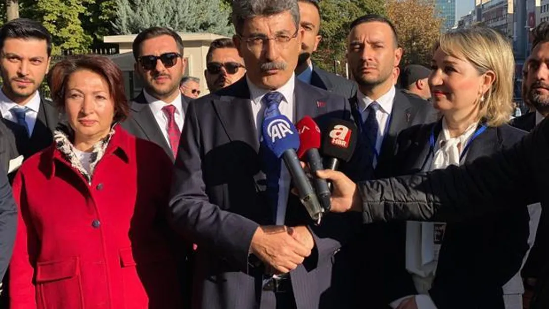 parti-genel-merkezine-kurulus-dilekcesi-teslim