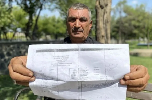 Firari asker 27 yıldır ‘vatansız’ Firari asker 27 yıldır 'vatansız'