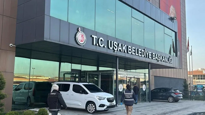usak-belediyesine-yonelik-operasyonda-16-kisi-tutuklandi
