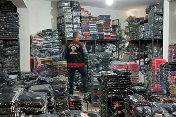 47 bin sahte kıyafet yakalandı! 47 bin sahte kıyafet yakalandı!