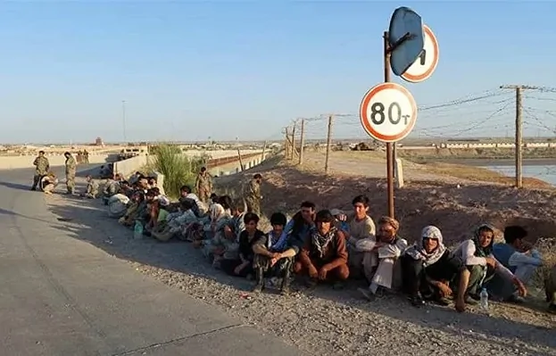 Otobüsten 68 kaçak göçmen çıktı Otobüsten 68 kaçak göçmen çıktı