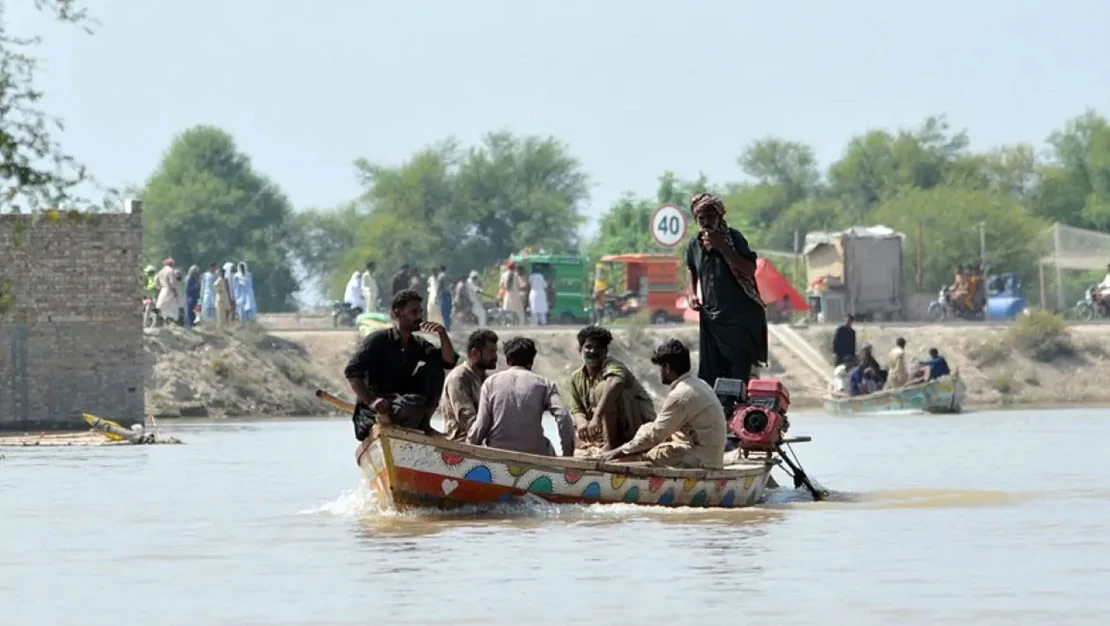 pakistan-da-12-bin-ev-zarar-gordu