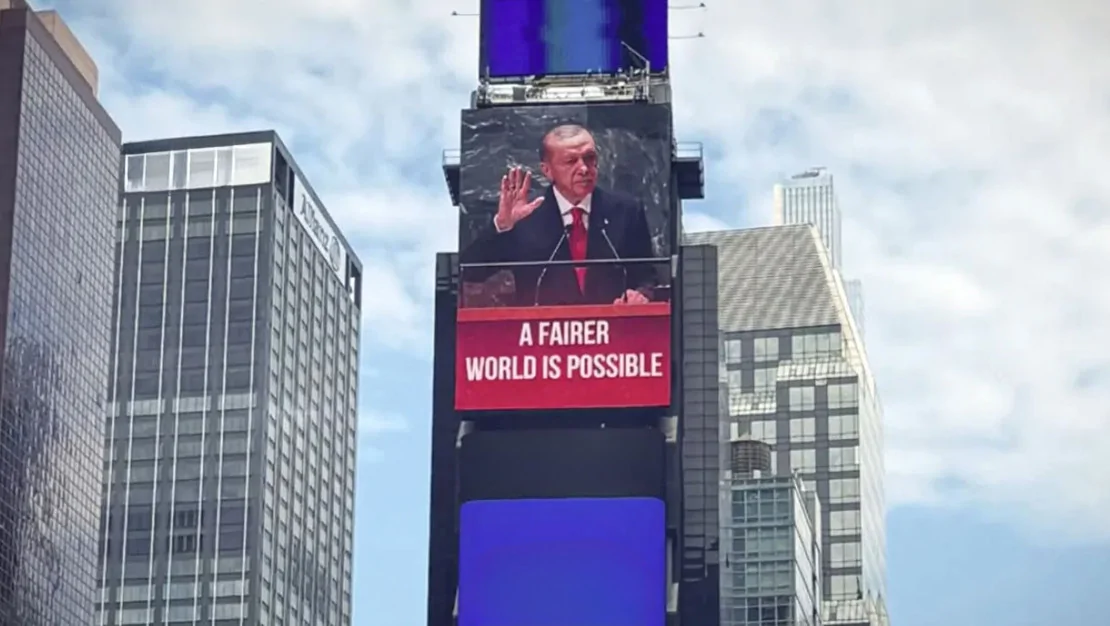 erdogan-in-sozleri-times-meydani-ekranlarinda-yayinlandi