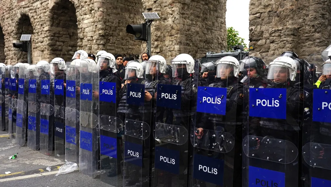 istanbul-da-1-mayis-guvenlik-onlemleri-metro-duragi-kapatildi