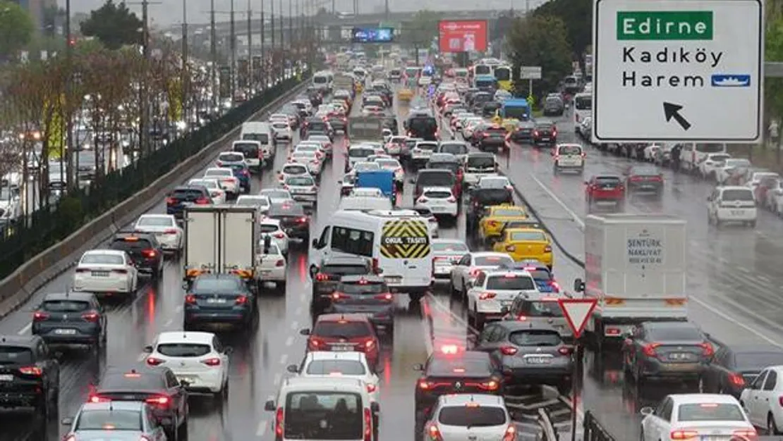 istanbul-da-kar-trafigi-yogunlastirdi