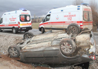 konya-da-otomobil-takla-atti-alti-kisi-yaralandi