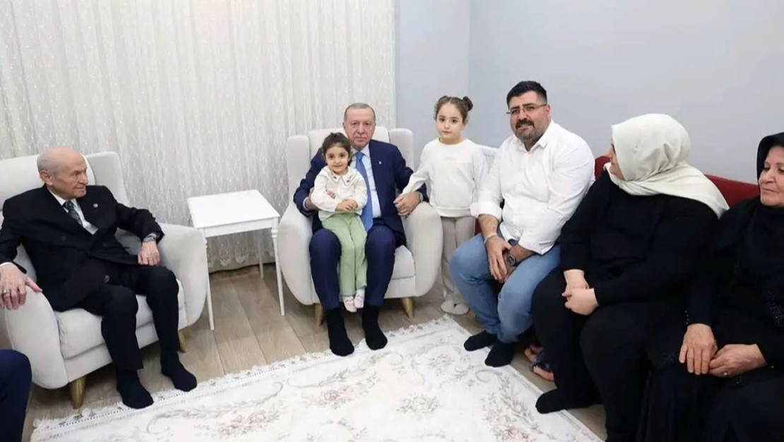 erdogan-ve-bahceli-depremzede-aileyi-ziyaret-etti