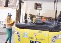 unlu-oyuncudan-surpriz-halk-otobusu-yolculugu