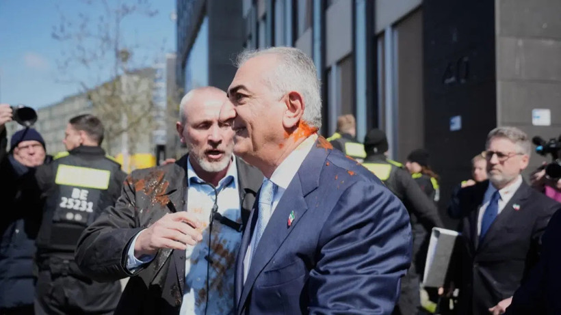 pehlevi-ye-berlin-de-boyali-saldiri-gerceklesti