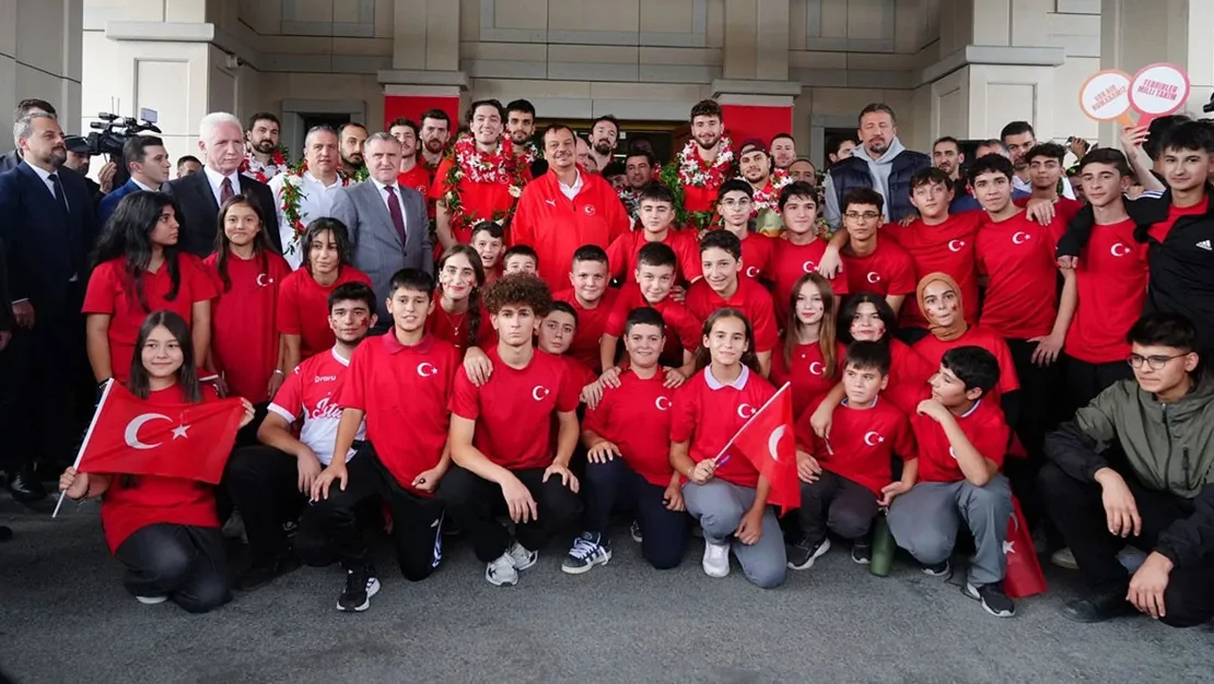 a-milli-basketbol-takimi-yurda-dondu