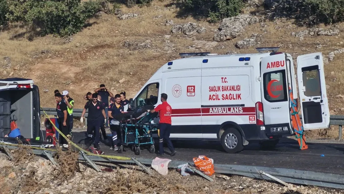 diyarbakir-da-minibus-devrildi-1-olu-16-yarali