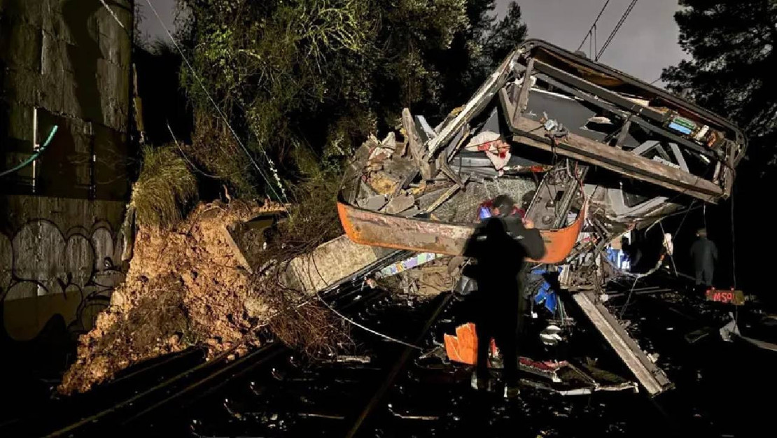 ispanya-da-yeni-tren-kazalari-1-makinist-hayatini-kaybetti