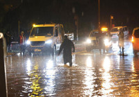 cesme-de-saganak-yagis-hayati-olumsuz-etkiledi