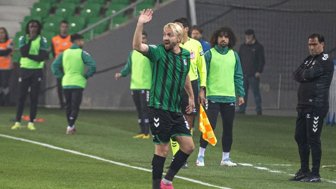 caner-erkin-sakaryaspor-da-3-kirmizi-kartini-gordu