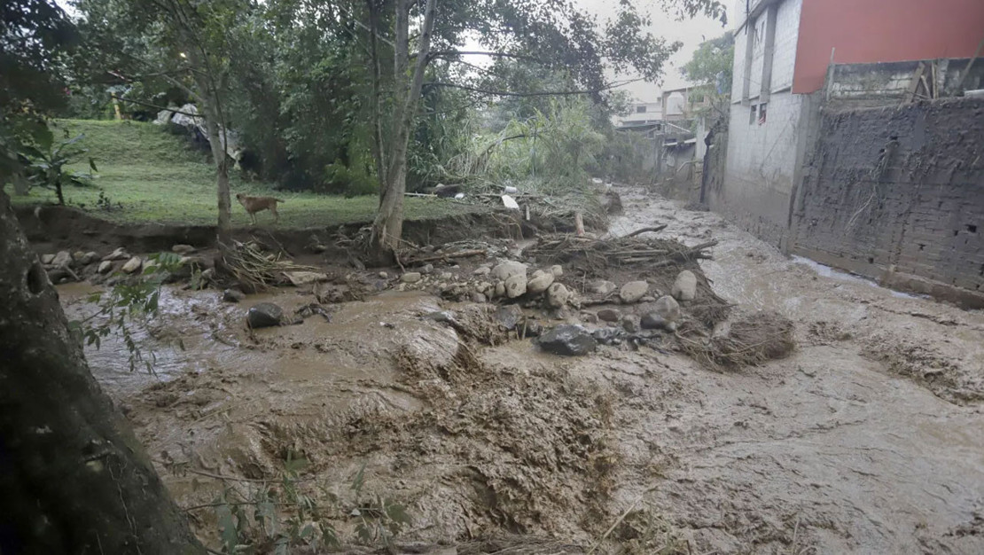 meksika-da-sel-felaketi-can-kaybi-64-e-yukseldi