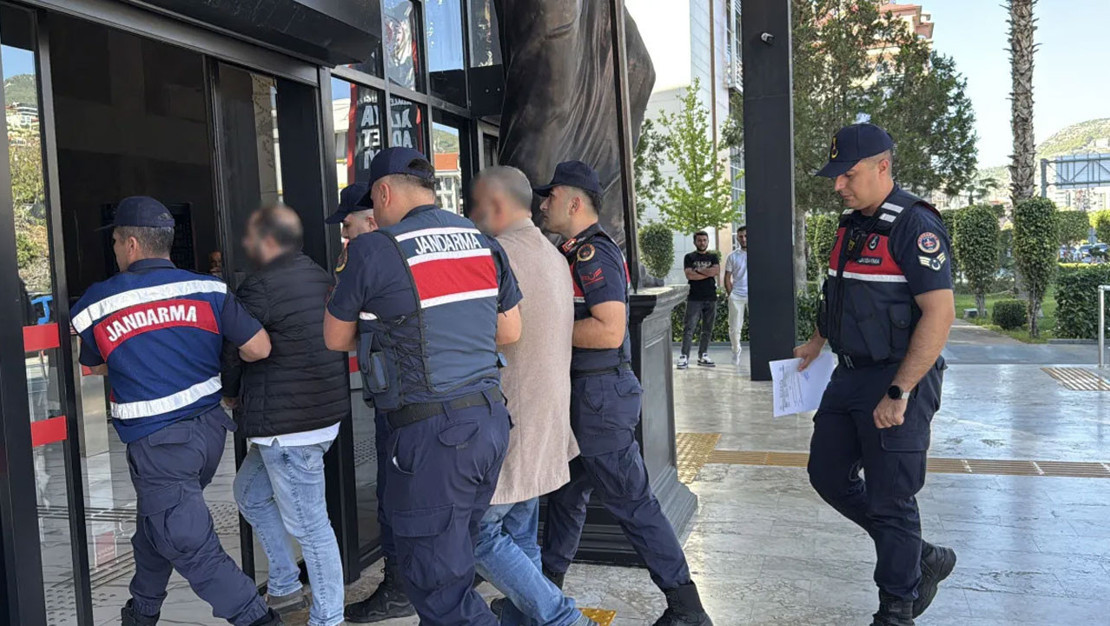 antalya-da-sahte-pasaportla-24-milyon-tl-arsa-satisi