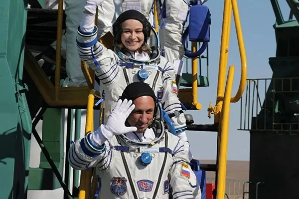 Uzayda film çeken Rus ekibi döndü Uzayda film çeken Rus ekibi döndü