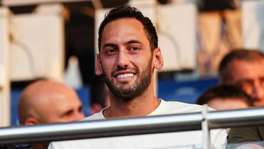 “Hakan Çalhanoğlu, Eyüpspor – Trabzonspor karşılaşmasında tribünde” hakan-calhanoglu-eyupspor-trabzonspor-karsilasmasinda-tribunde