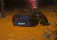 izmir-de-sel-ve-firtina-hayati-felc-etti