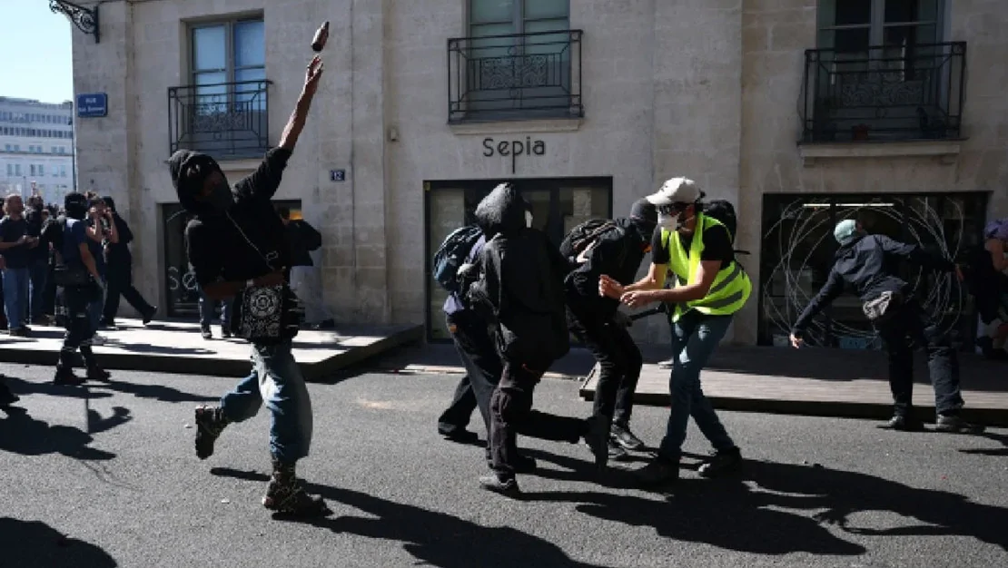 fransa-da-grev-ve-protestolar-gerceklesti