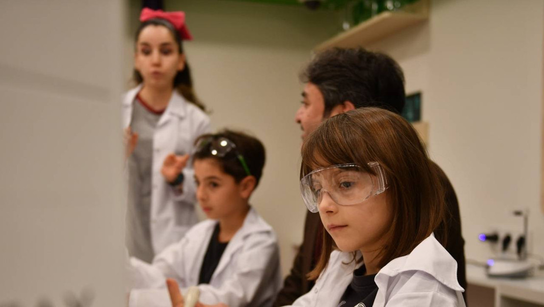 orzax-bilimle-gelecegi-insa-ediyor-deney-imli-cocuklar