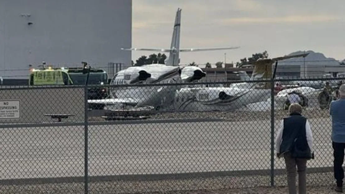 vince-neil-in-jeti-ucakla-carpisti