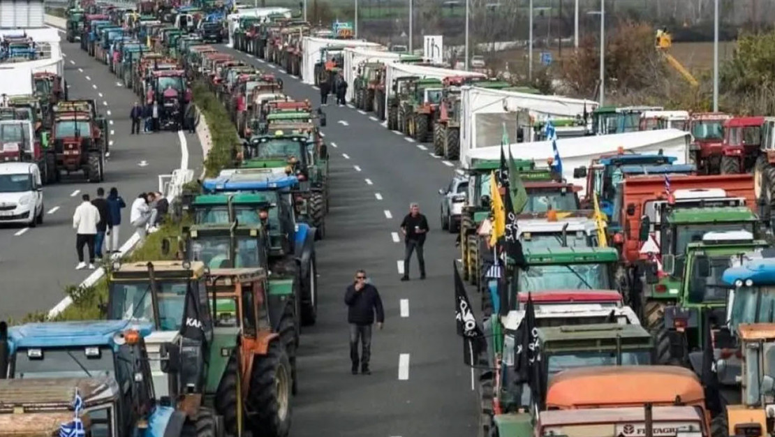 yunanistan-da-ciftci-protestolari-yollari-kapatiyor