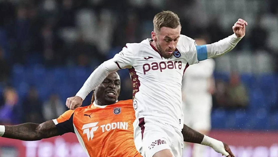 basaksehir-trabzonspor-macinda-kirmizi-kart-soku