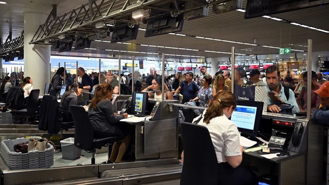 bruksel-havalimani-na-siber-saldiri-ucuslar-gecikti-yolcular-erken-gelmeli