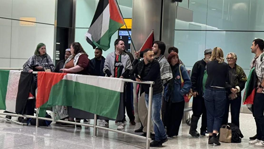 israil-in-alikoydugu-4-ingiliz-aktivist-londra-ya-ulasti