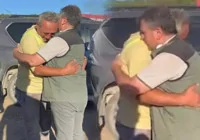 alevlerden-kurtulan-gorevli-sarildi