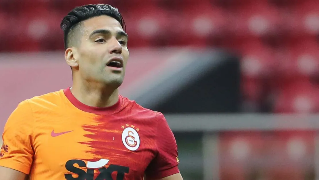 falcao-futbolu-biraktigini-duyurdu