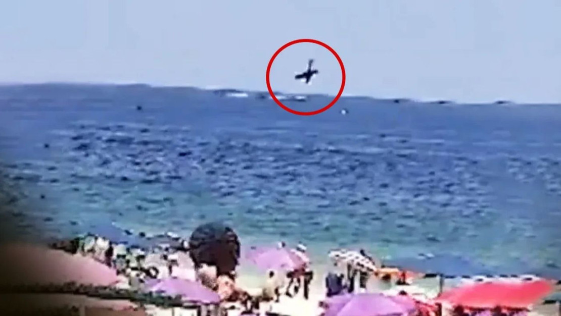 brezilya-da-copacabana-plaji-nda-ucak-kazasi